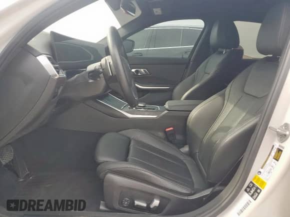 2023 BMW 3 Series 330i xDrive z VIN 3MW89FF01P8D57221, wystawiony jako Copart lot #71742965 z przebiegiem 44 395 mil mil oraz Szkoda całkowita • Salvage title. Historia ofert i sprzedaży dostępna na DreamBid. Obrazek 7.