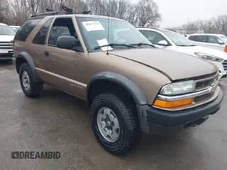 2002 Chevrolet Blazer LS z VIN 1GNCT18W52K170422, wystawiony jako IAAI lot #41477271 z przebiegiem 165 150 mil mil oraz . Historia ofert i sprzedaży dostępna na DreamBid. Obrazek 1.