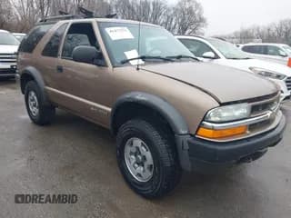 ✅ 2002 Chevrolet Blazer LS • VIN: 1GNCT18W52K170422 • Lot: 41477271. Wystawiony na IAAI z przebiegiem 165 150 mil. Bezpłatny archiwum sprzedaży aukcyjnych z USA i szczegółowy raport historii pojazdu na DreamBid. Zdjęcie 1.