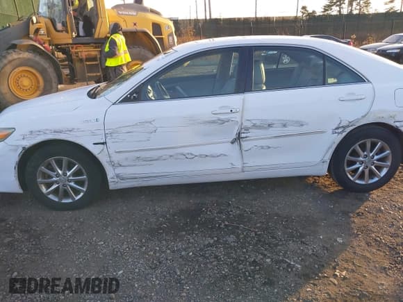 ✅ 2010 Toyota Camry • VIN: 4T1BB3EKXAU115421 • Lot: 43765989. Listed on IAAI with 101,242 mi. Free auction sales archive from the USA and detailed vehicle history report at DreamBid. Image 6.