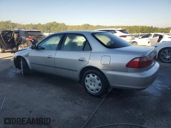 1998 Honda Accord LX z VIN 1HGCG5647WA082037, wystawiony jako Copart lot #84946085 z przebiegiem 156 715 mil mil oraz Szkoda całkowita • Salvage title. Historia ofert i sprzedaży dostępna na DreamBid. Obrazek 2.