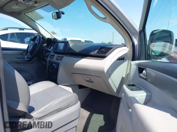 ✅ 2011 Volkswagen Routan SEL • VIN: 2V4RW5DG1BR670701 • Лот: 42067249. Опубликован ранее на IAAI с пробегом 211 632 миль. Бесплатный доступ к архиву аукционных продаж из США и подробный отчёт об истории автомобиля на DreamBid. Изображение 5.