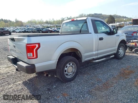 ✅ 2015 Ford F-150 XL • VIN: 1FTMF1C82FKD85016 • Lot: 42019197. Wystawiony na IAAI z przebiegiem 63 986 mil. Bezpłatny archiwum sprzedaży aukcyjnych z USA i szczegółowy raport historii pojazdu na DreamBid. Zdjęcie 4.
