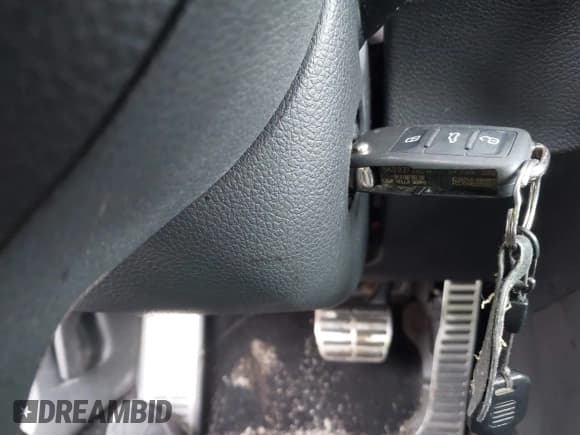 ✅ 2010 Volkswagen Golf GTI • VIN: WVWFD7AJ3AW212095 • Lot: 41352106. Listed on IAAI with 114,054 mi. Free auction sales archive from the USA and detailed vehicle history report at DreamBid. Image 11.