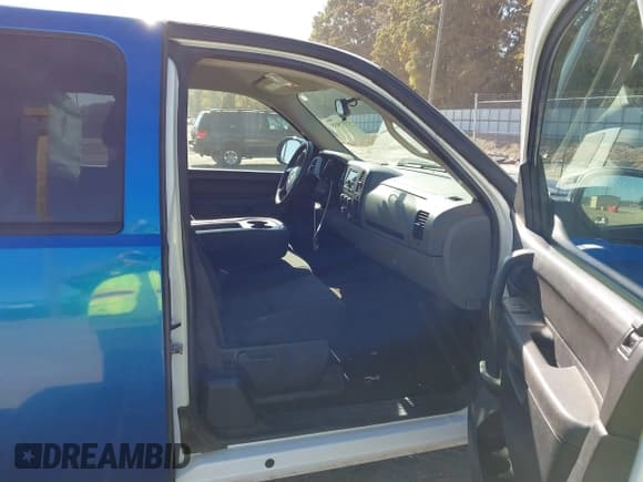 ✅ 2011 Chevrolet Silverado 1500 LS • VIN: 1GCRCREA1BZ185646 • Lot: 43515038. Listed on IAAI with 143,051 mi. Free auction sales archive from the USA and detailed vehicle history report at DreamBid. Image 5.