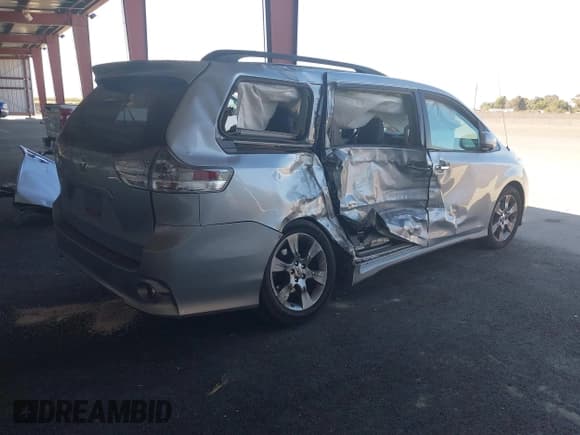 ✅ 2014 Toyota Sienna SE • VIN: 5TDXK3DC3ES495233 • Lot: 43173582. Wystawiony na IAAI z przebiegiem Nie podano. Bezpłatny archiwum sprzedaży aukcyjnych z USA i szczegółowy raport historii pojazdu na DreamBid. Zdjęcie 4.