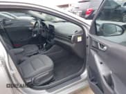 ✅ 2022 Hyundai Ioniq Blue • VIN: KMHC65LCXNU266510 • Lot: 41435358. Wystawiony na IAAI z przebiegiem 82 463 mil. Bezpłatny archiwum sprzedaży aukcyjnych z USA i szczegółowy raport historii pojazdu na DreamBid. Zdjęcie 8.