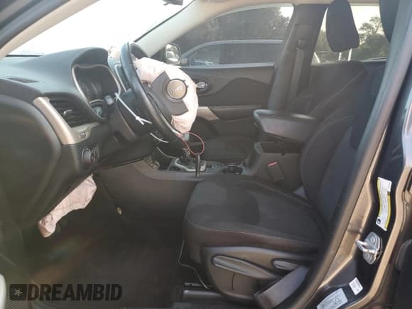 ✅ 2017 Jeep Cherokee Latitude • VIN: 1C4PJLCS5HW643866 • Lot: 81121135. Listed on Copart with 110,175 mi. Free auction sales archive from the USA and detailed vehicle history report at DreamBid. Image 7.