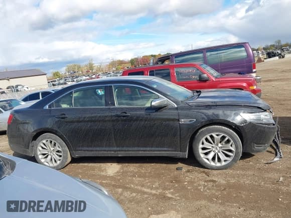 ✅ 2019 Ford Taurus Limited • VIN: 1FAHP2F82KG118106 • Lot: 43530297. Wystawiony na IAAI z przebiegiem 130 745 mil. Bezpłatny archiwum sprzedaży aukcyjnych z USA i szczegółowy raport historii pojazdu na DreamBid. Zdjęcie 13.
