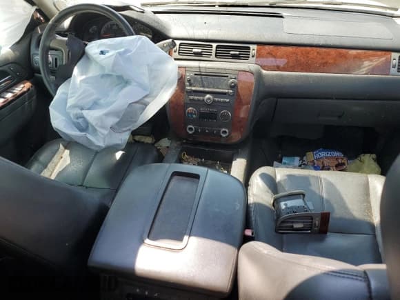 ✅ 2012 Chevrolet Tahoe LT • VIN: 1GNSCBE07CR224281 • Lot: 69745975. Wystawiony na Copart z przebiegiem 203 618 mil. Bezpłatny archiwum sprzedaży aukcyjnych z USA i szczegółowy raport historii pojazdu na DreamBid. Zdjęcie 7.