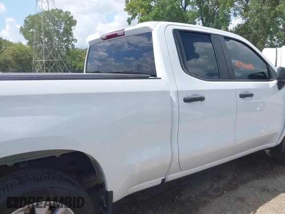 ✅ 2022 Chevrolet Silverado 1500 Custom • VIN: 1GCRYBEK3NZ216272 • Lot: 42926633. Wystawiony na IAAI z przebiegiem 112 725 mil. Bezpłatny archiwum sprzedaży aukcyjnych z USA i szczegółowy raport historii pojazdu na DreamBid. Zdjęcie 13.