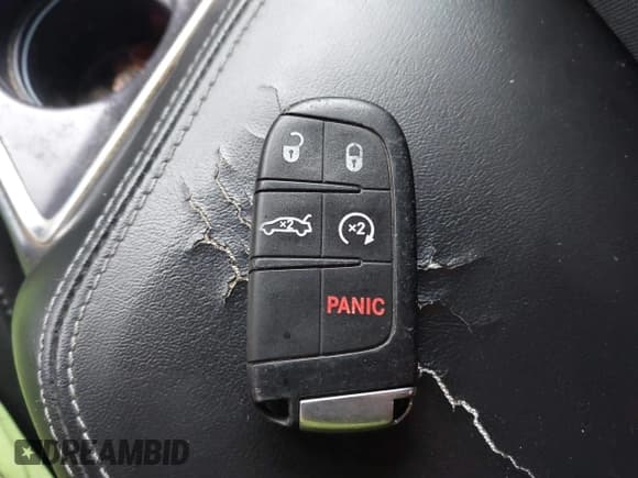 ✅ 2018 Dodge Challenger R/T • VIN: 2C3CDZBTXJH165939 • Лот: 41957214. Опубликован ранее на IAAI с пробегом 101 414 миль. Бесплатный доступ к архиву аукционных продаж из США и подробный отчёт об истории автомобиля на DreamBid. Изображение 11.