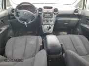 ✅ 2012 Kia Rondo • VIN: KNAHH8A85C7410672 • Лот: 65574495. Опубликован ранее на Copart с пробегом 236 454 миль. Бесплатный доступ к архиву аукционных продаж из США и подробный отчёт об истории автомобиля на DreamBid. Изображение 8.