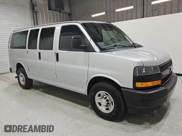 ✅ 2024 Chevrolet Express Cargo • VIN: 1GCWGAFPXR1100548 • Lot: 91178245. Wystawiony na Copart z przebiegiem 165 397 mil. Bezpłatny archiwum sprzedaży aukcyjnych z USA i szczegółowy raport historii pojazdu na DreamBid. Zdjęcie 4.