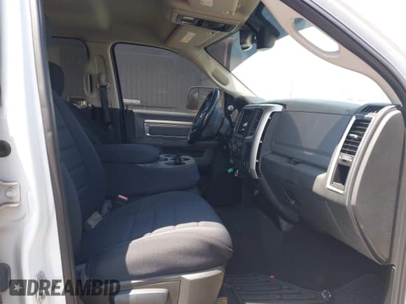 ✅ 2018 Ram 2500 Big Horn • VIN: 3C6UR5ML8JG233489 • Lot: 41915497. Wystawiony na IAAI z przebiegiem 43 381 mil. Bezpłatny archiwum sprzedaży aukcyjnych z USA i szczegółowy raport historii pojazdu na DreamBid. Zdjęcie 5.