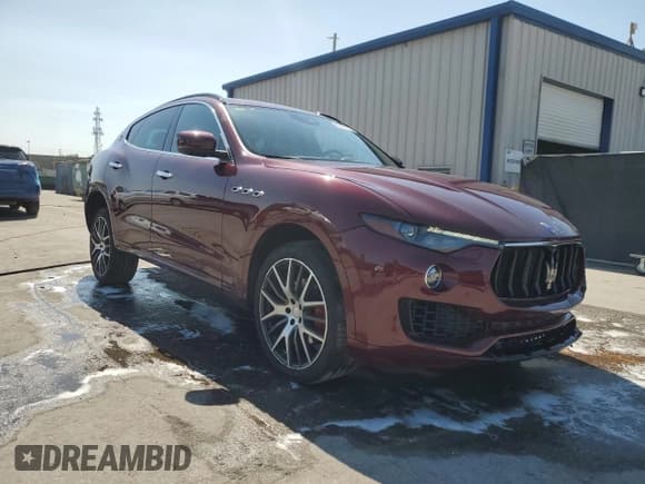 ✅ 2017 Maserati Levante • VIN: ZN661XUS9HX226969 • Lot: 52511145. Listed on Copart with 35,559 mi. Free auction sales archive from the USA and detailed vehicle history report at DreamBid. Image 4.