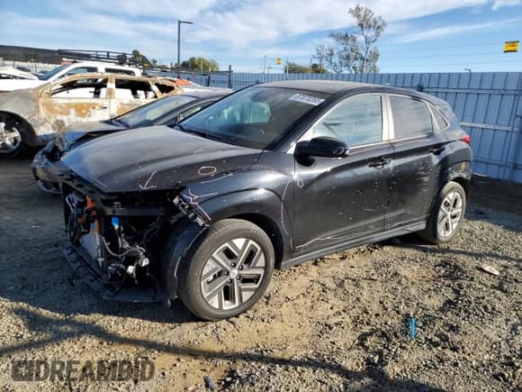 2022 Hyundai Kona Limited z VIN KM8K53AG7NU136273, wystawiony jako Copart lot #87870265 z przebiegiem 17 594 mil mil oraz Szkoda całkowita • Salvage title. Historia ofert i sprzedaży dostępna na DreamBid. Obrazek 1.