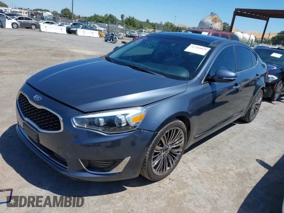 ✅ 2014 Kia Cadenza Premium • VIN: KNALN4D72E5157257 • Lot: 42703024. Wystawiony na IAAI z przebiegiem 58 051 mil. Bezpłatny archiwum sprzedaży aukcyjnych z USA i szczegółowy raport historii pojazdu na DreamBid. Zdjęcie 2.