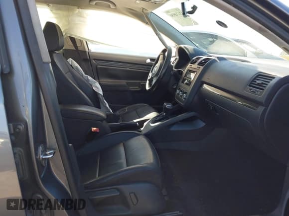 ✅ 2010 Volkswagen Jetta SE • VIN: 3VWRX7AJ8AM067959 • Lot: 43174956. Listed on IAAI with 221,168 mi. Free auction sales archive from the USA and detailed vehicle history report at DreamBid. Image 5.