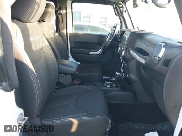 ✅ 2018 Jeep Wrangler Sahara • VIN: 1C4AJWBG2JL821132 • Lot: 42523688. Listed on IAAI with 86,244 mi. Free auction sales archive from the USA and detailed vehicle history report at DreamBid. Image 5.