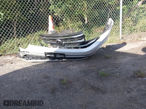 ✅ 2020 Volkswagen Atlas SEL Premium • VIN: 1V2NE2CA8LC224531 • Lot: 43361218. Listed on IAAI with 60,727 mi. Free auction sales archive from the USA and detailed vehicle history report at DreamBid. Image 12.