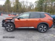 ✅ 2022 Nissan Rogue Platinum • VIN: JN8BT3DD8NW272318 • Lot: 43541281. Wystawiony na IAAI z przebiegiem 44 425 mil. Bezpłatny archiwum sprzedaży aukcyjnych z USA i szczegółowy raport historii pojazdu na DreamBid. Zdjęcie 15.