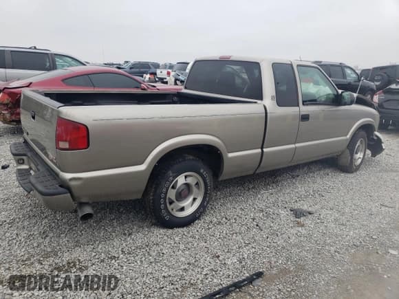 ✅ 2000 GMC Sonoma SLS • VIN: 1GTCS19W2Y8201805 • Lot: 43633925. Wystawiony na Copart z przebiegiem Nie podano. Bezpłatny archiwum sprzedaży aukcyjnych z USA i szczegółowy raport historii pojazdu na DreamBid. Zdjęcie 3.