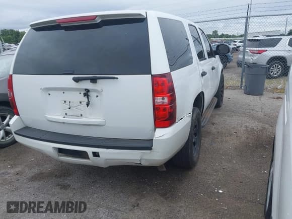 ✅ 2012 Chevrolet Tahoe Commercial • VIN: 1GNLC2E02CR322901 • Lot: 42679887. Wystawiony na IAAI z przebiegiem 251 794 mil. Bezpłatny archiwum sprzedaży aukcyjnych z USA i szczegółowy raport historii pojazdu na DreamBid. Zdjęcie 4.