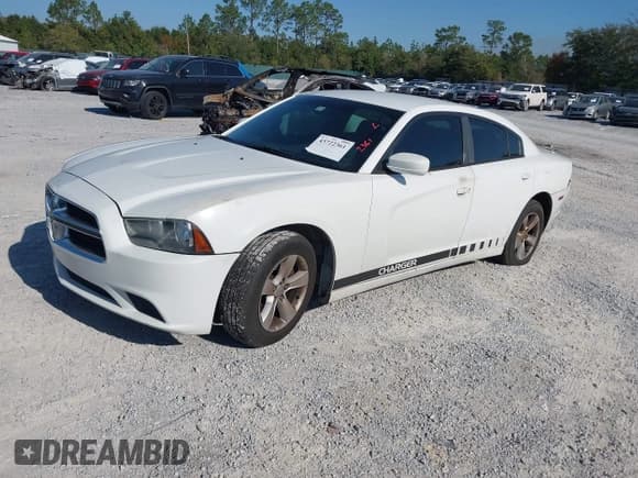 ✅ 2011 Dodge Charger SE • VIN: 2B3CL3CG0BH587220 • Lot: 43722361. Wystawiony na IAAI z przebiegiem 217 118 mil. Bezpłatny archiwum sprzedaży aukcyjnych z USA i szczegółowy raport historii pojazdu na DreamBid. Zdjęcie 2.