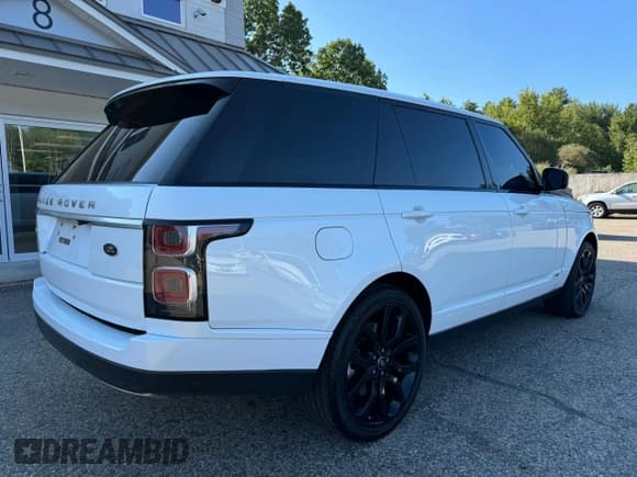 ✅ 2018 Land Rover Range Rover • VIN: SALGS5RE7JA383458 • Лот: 88517145. Опубликован ранее на Copart с пробегом 99 483 миль. Бесплатный доступ к архиву аукционных продаж из США и подробный отчёт об истории автомобиля на DreamBid. Изображение 4.