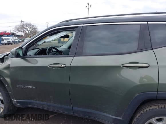 ✅ 2020 Jeep Compass Limited • VIN: 3C4NJDCBXLT123657 • Lot: 42004527. Wystawiony na IAAI z przebiegiem 99 669 mil. Bezpłatny archiwum sprzedaży aukcyjnych z USA i szczegółowy raport historii pojazdu na DreamBid. Zdjęcie 14.