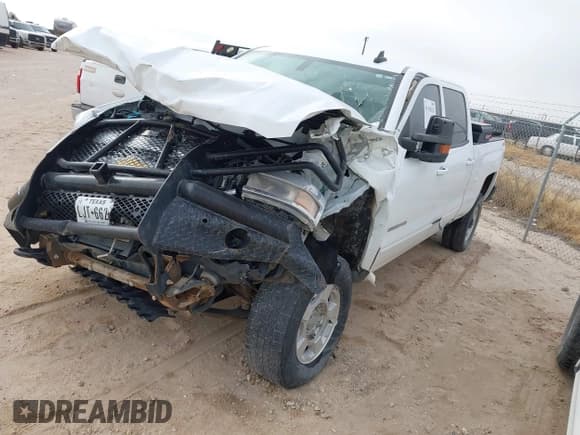 ✅ 2019 Chevrolet Silverado 2500HD LT • VIN: 1GC1KSEG3KF123629 • Lot: 41554328. Wystawiony na IAAI z przebiegiem Nie podano. Bezpłatny archiwum sprzedaży aukcyjnych z USA i szczegółowy raport historii pojazdu na DreamBid. Zdjęcie 17.