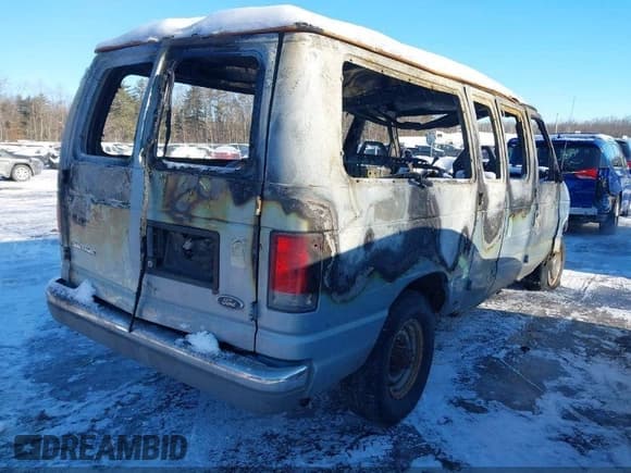 ✅ 1998 Ford Econoline Wagon XL • VIN: 1FBNE31L1WHA17700 • Лот: 42163310. Опубликован ранее на IAAI с пробегом Не указан. Бесплатный доступ к архиву аукционных продаж из США и подробный отчёт об истории автомобиля на DreamBid. Изображение 4.