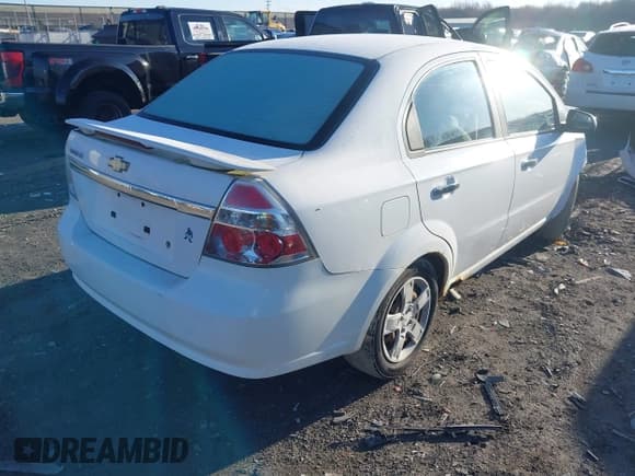✅ 2009 Chevrolet Aveo 2LT • VIN: KL1TG56E69B316889 • Lot: 41851903. Wystawiony na IAAI z przebiegiem 142 812 mil. Bezpłatny archiwum sprzedaży aukcyjnych z USA i szczegółowy raport historii pojazdu na DreamBid. Zdjęcie 4.