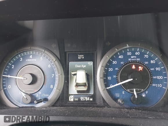 ✅ 2017 Toyota Sienna XLE • VIN: 5TDYZ3DC3HS847876 • Lot: 43288058. Listed on IAAI with 95,784 mi. Free auction sales archive from the USA and detailed vehicle history report at DreamBid. Image 7.