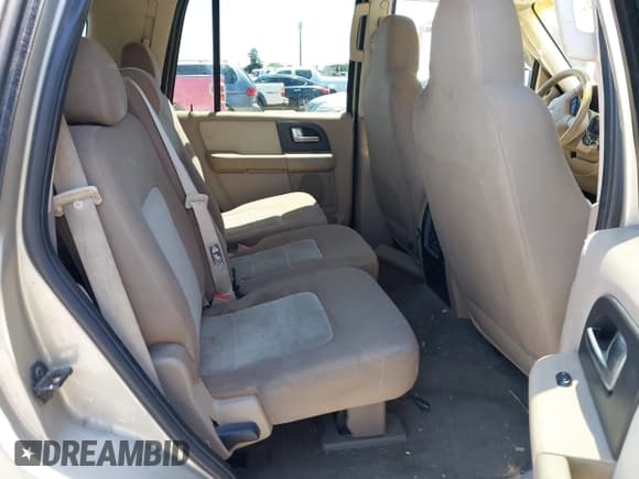 ✅ 2004 Ford Expedition XLT • VIN: 1FMPU16W04LA01850 • Lot: 42303611. Listed on IAAI with 190,515 mi. Free auction sales archive from the USA and detailed vehicle history report at DreamBid. Image 8.
