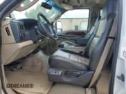 ✅ 2005 Ford Excursion Eddie Bauer • VIN: 1FMSU45PX5EC42455 • Lot: 65189035. Wystawiony na Copart z przebiegiem 180 413 mil. Bezpłatny archiwum sprzedaży aukcyjnych z USA i szczegółowy raport historii pojazdu na DreamBid. Zdjęcie 7.