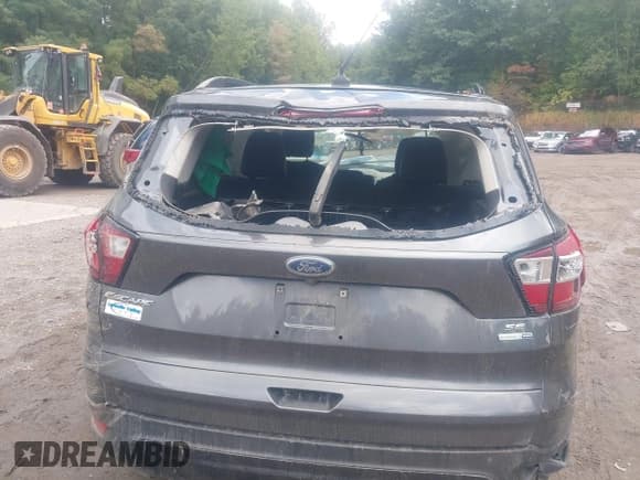 ✅ 2019 Ford Escape SE • VIN: 1FMCU9GD9KUB18019 • Lot: 43112673. Listed on IAAI with 86,449 mi. Free auction sales archive from the USA and detailed vehicle history report at DreamBid. Image 14.