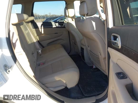 ✅ 2017 Jeep Grand Cherokee Laredo • VIN: 1C4RJFAG6HC646088 • Lot: 43618466. Wystawiony na IAAI z przebiegiem 217 170 mil. Bezpłatny archiwum sprzedaży aukcyjnych z USA i szczegółowy raport historii pojazdu na DreamBid. Zdjęcie 8.