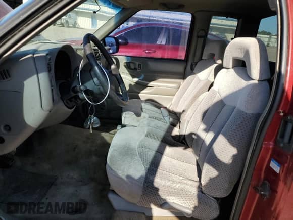 2001 Chevrolet S-10 LS с VIN 1GCCS19W318109902, выставлен на аукционе Copart как лот 77494994 с пробегом 225 659 миль миль и Чистый • Clean title. История ставок и продаж доступна на DreamBid. Изображение 7.