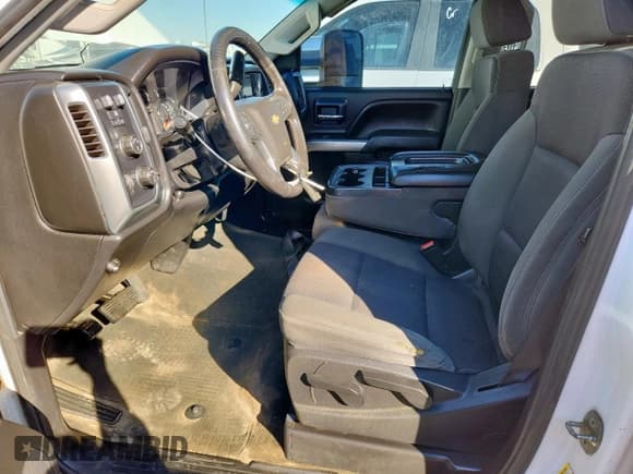 ✅ 2015 Chevrolet Silverado 2500HD LT • VIN: 1GC1KVEG3FF165208 • Lot: 90517925. Wystawiony na Copart z przebiegiem 311 427 mil. Bezpłatny archiwum sprzedaży aukcyjnych z USA i szczegółowy raport historii pojazdu na DreamBid. Zdjęcie 7.