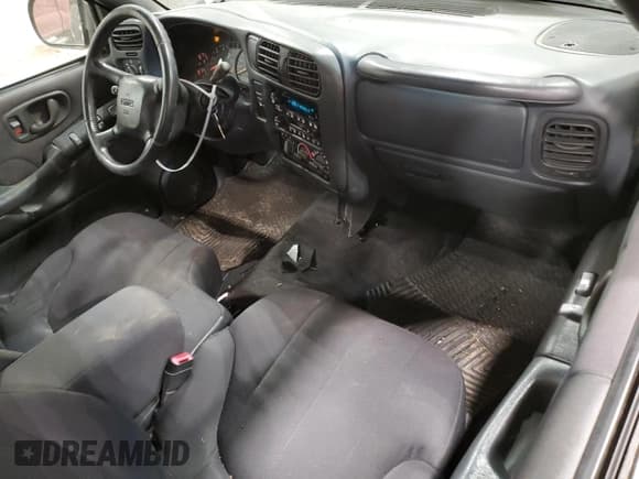 ✅ 2003 GMC Sonoma SLS • VIN: 1GTCS14X938267079 • Lot: 89083215. Wystawiony na Copart z przebiegiem 146 335 mil. Bezpłatny archiwum sprzedaży aukcyjnych z USA i szczegółowy raport historii pojazdu na DreamBid. Zdjęcie 8.