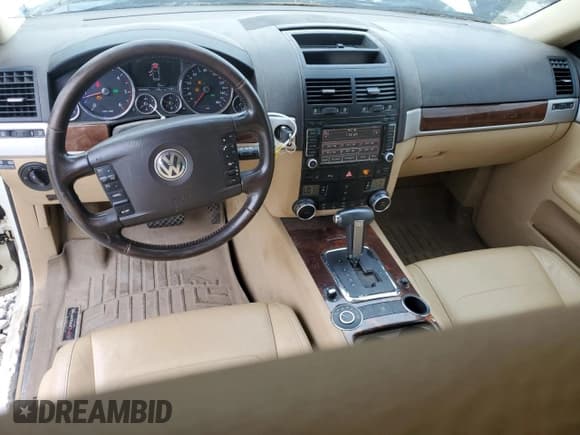 ✅ 2009 Volkswagen Touareg V6 • VIN: WVGFM77L59D036629 • Lot: 57887335. Wystawiony na Copart z przebiegiem 204 944 mil. Bezpłatny archiwum sprzedaży aukcyjnych z USA i szczegółowy raport historii pojazdu na DreamBid. Zdjęcie 8.