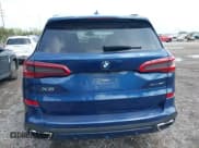 ✅ 2019 BMW X5 xDrive50i • VIN: 5UXJU2C54KLN49907 • Лот: 43281101. Опубликован ранее на IAAI с пробегом 53 335 миль. Бесплатный доступ к архиву аукционных продаж из США и подробный отчёт об истории автомобиля на DreamBid. Изображение 16.