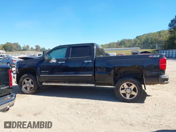 ✅ 2015 Chevrolet Silverado 2500HD LTZ • VIN: 1GC1KWE89FF117551 • Лот: 43428295. Опубликован ранее на IAAI с пробегом 327 618 миль. Бесплатный доступ к архиву аукционных продаж из США и подробный отчёт об истории автомобиля на DreamBid. Изображение 14.