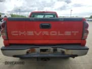 ✅ 2005 Chevrolet Silverado 2500HD Work Truck • VIN: 1GCHC24U05E327995 • Лот: 56559555. Опубликован ранее на Copart с пробегом 244 076 миль. Бесплатный доступ к архиву аукционных продаж из США и подробный отчёт об истории автомобиля на DreamBid. Изображение 6.