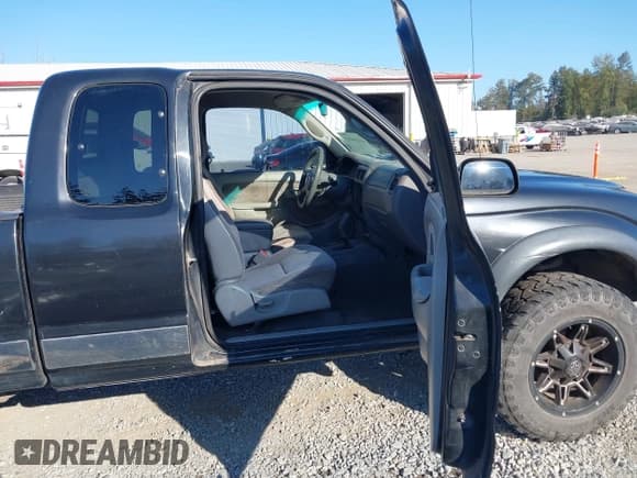 ✅ 2002 Toyota Tacoma PreRunner • VIN: 5TESM92N02Z885801 • Лот: 43240492. Опубликован ранее на IAAI с пробегом 267 683 миль. Бесплатный доступ к архиву аукционных продаж из США и подробный отчёт об истории автомобиля на DreamBid. Изображение 5.