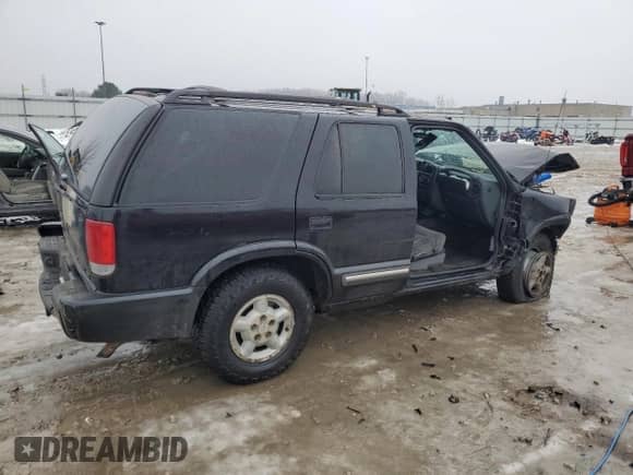 2001 Chevrolet Blazer LT with VIN 1GNDT13W212212474, listed as a Copart auction lot 86156154 with Not provided miles and Non repairable. Bid and sale history available at DreamBid. Image 3.