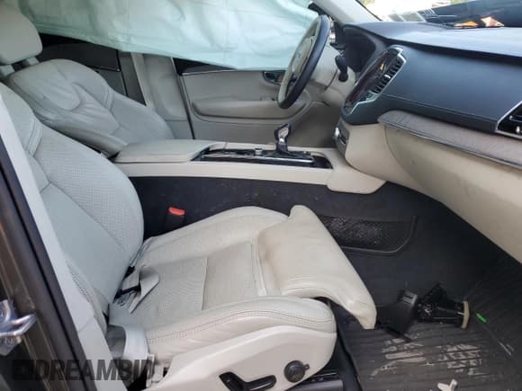 ✅ 2021 Volvo XC90 Inscription • VIN: YV4A221L4M1697026 • Lot: 85652435. Wystawiony na Copart z przebiegiem 63 114 mil. Bezpłatny archiwum sprzedaży aukcyjnych z USA i szczegółowy raport historii pojazdu na DreamBid. Zdjęcie 7.