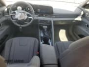 ✅ 2025 Hyundai Elantra SEL Convenience • VIN: KMHLS4DGXSU927584 • Lot: 80454775. Wystawiony na Copart z przebiegiem 941 mil. Bezpłatny archiwum sprzedaży aukcyjnych z USA i szczegółowy raport historii pojazdu na DreamBid. Zdjęcie 8.